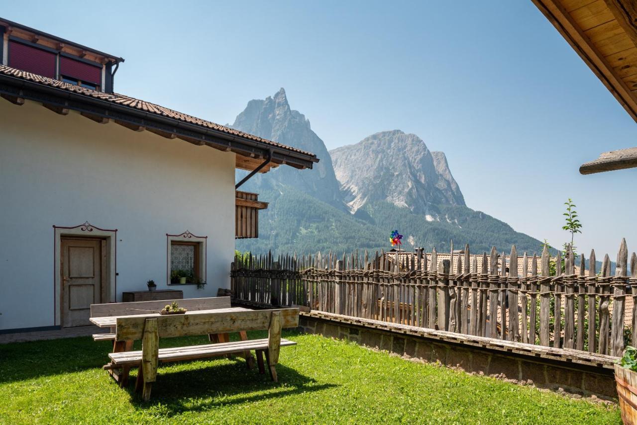Schildberghof Santner Apartment Siusi Bagian luar foto